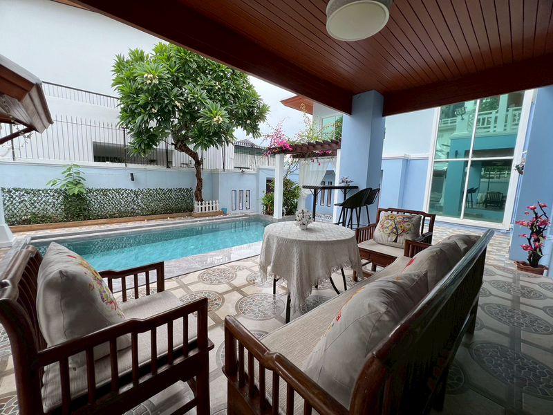 รูป Luxury Pool View Villa for sale in Pratamnak Hill - รูปที่ 4/11