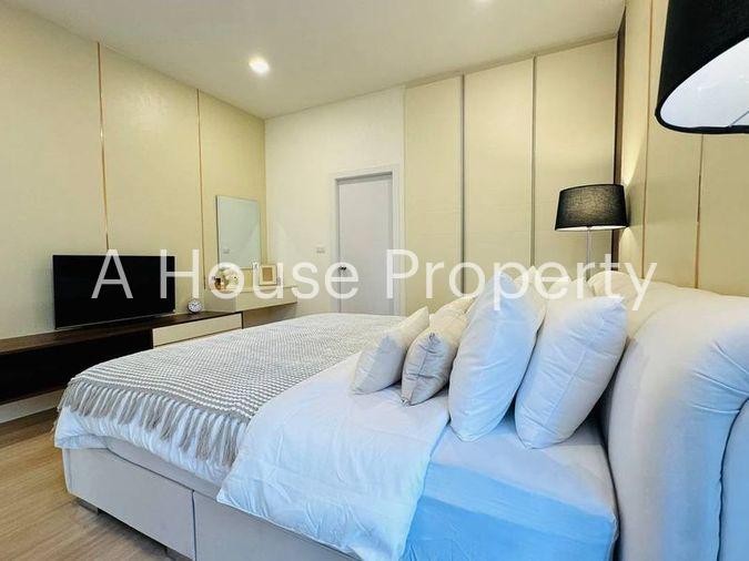 picture Pool villa for sale in Pattaya-Naklua, beachfront location. Beautiful house, close to the beach. - 9/17