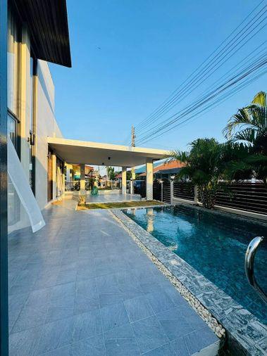 picture Pool villa for sale in Pattaya-Naklua, beachfront location. Beautiful house, close to the beach. - 16/17