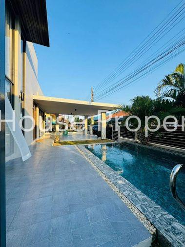 picture Pool villa for sale in Pattaya-Naklua, beachfront location. Beautiful house, close to the beach. - 16/17