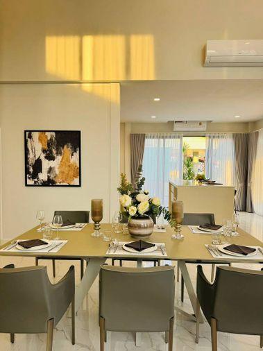 picture Pool villa for sale in Pattaya-Naklua, beachfront location. Beautiful house, close to the beach. - 4/17