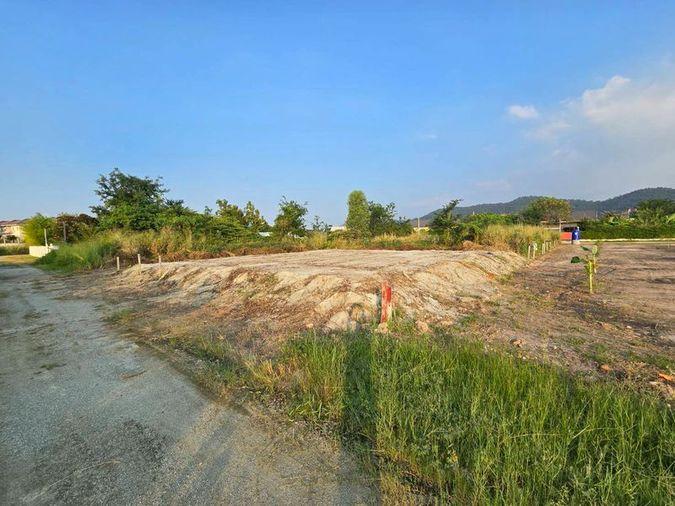picture Beautiful land in a prime location in Mueang Subdistrict, Chonburi. Convenient transportation. - 1/5