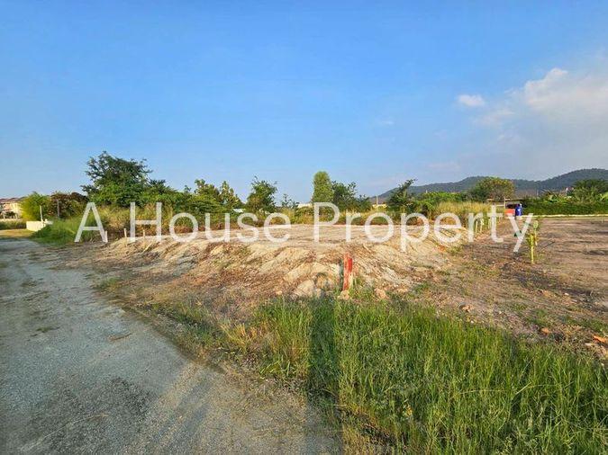 picture Beautiful land in a prime location in Mueang Subdistrict, Chonburi. Convenient transportation. - 1/5