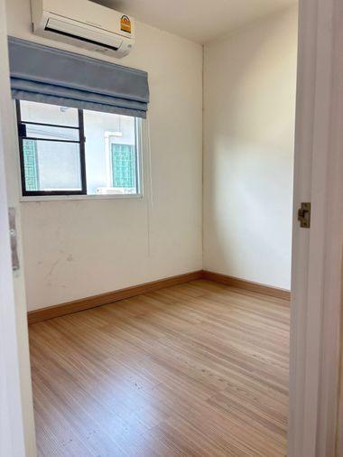 รูป 🏡✨ ขาย ทาวน์โฮม 2 ชั้น ย่านศรีสมาน ใกล้ Robinson ศรีสมาน ทำเลดี เดินทางสะดวก ✨🏡 - รูปที่ 5/9