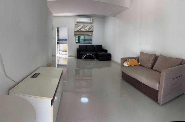 รูป 🏡✨ ขาย ทาวน์โฮม 2 ชั้น ย่านศรีสมาน ใกล้ Robinson ศรีสมาน ทำเลดี เดินทางสะดวก ✨🏡 - รูปที่ 2/9