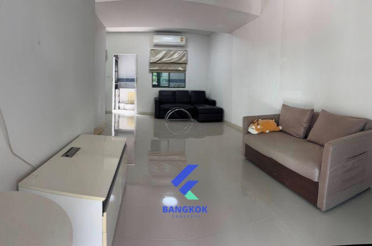 รูป 🏡✨ ขาย ทาวน์โฮม 2 ชั้น ย่านศรีสมาน ใกล้ Robinson ศรีสมาน ทำเลดี เดินทางสะดวก ✨🏡 - รูปที่ 2/9
