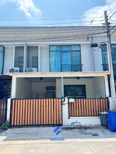 รูป 🏡✨ ขาย ทาวน์โฮม 2 ชั้น ย่านศรีสมาน ใกล้ Robinson ศรีสมาน ทำเลดี เดินทางสะดวก ✨🏡 - รูปที่ 1/9