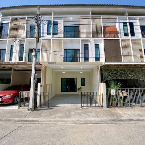 รูป ขายด่วน ราคาดีมาก ทาวน์โฮม 3 ชั้น รีโนเวทใหม่ PATIO ศรีนครินทร์–พระราม 9 ทำเลกรุงเทพกรีฑา - รูปที่ 29/38