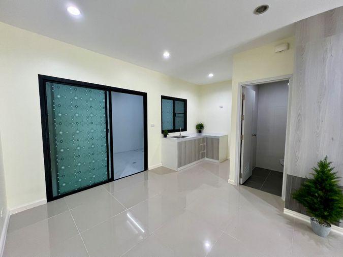 รูป ขายด่วน ราคาดีมาก ทาวน์โฮม 3 ชั้น รีโนเวทใหม่ PATIO ศรีนครินทร์–พระราม 9 ทำเลกรุงเทพกรีฑา - รูปที่ 5/38