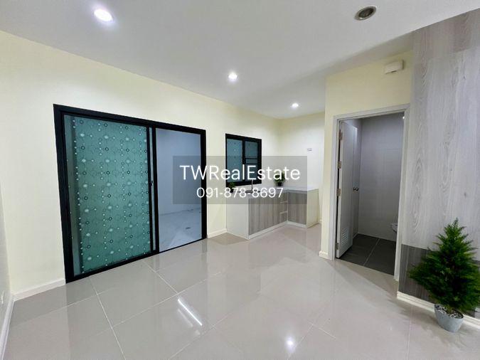 รูป ขายด่วน ราคาดีมาก ทาวน์โฮม 3 ชั้น รีโนเวทใหม่ PATIO ศรีนครินทร์–พระราม 9 ทำเลกรุงเทพกรีฑา - รูปที่ 5/38
