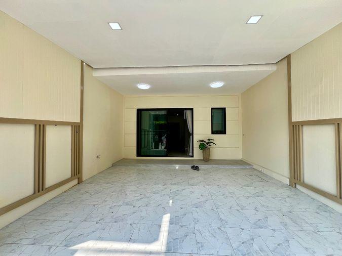 รูป ขายด่วน ราคาดีมาก ทาวน์โฮม 3 ชั้น รีโนเวทใหม่ PATIO ศรีนครินทร์–พระราม 9 ทำเลกรุงเทพกรีฑา - รูปที่ 4/38