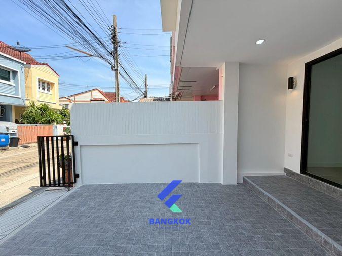 รูป 🏡✨ ขายทาวน์โฮม 2 ชั้น ย่านวัชรพล | ทำเลดี หลังตลาดถนอมมิตร ใกล้ทางด่วน ✨🏡 - รูปที่ 3/18