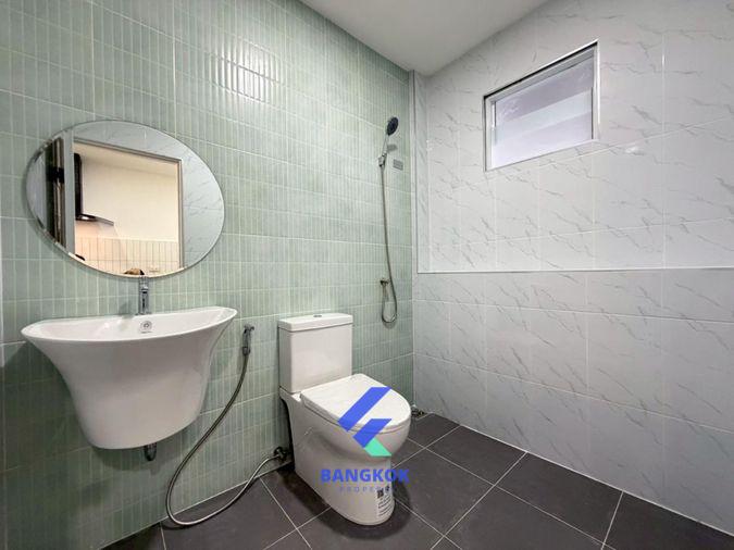 รูป 🏡✨ ขายทาวน์โฮม 2 ชั้น ย่านวัชรพล | ทำเลดี หลังตลาดถนอมมิตร ใกล้ทางด่วน ✨🏡 - รูปที่ 16/18
