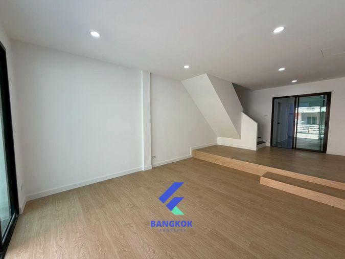 รูป 🏡✨ ขายทาวน์โฮม 2 ชั้น ย่านวัชรพล | ทำเลดี หลังตลาดถนอมมิตร ใกล้ทางด่วน ✨🏡 - รูปที่ 8/18