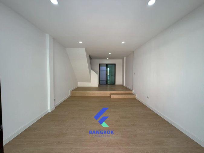 รูป 🏡✨ ขายทาวน์โฮม 2 ชั้น ย่านวัชรพล | ทำเลดี หลังตลาดถนอมมิตร ใกล้ทางด่วน ✨🏡 - รูปที่ 9/18