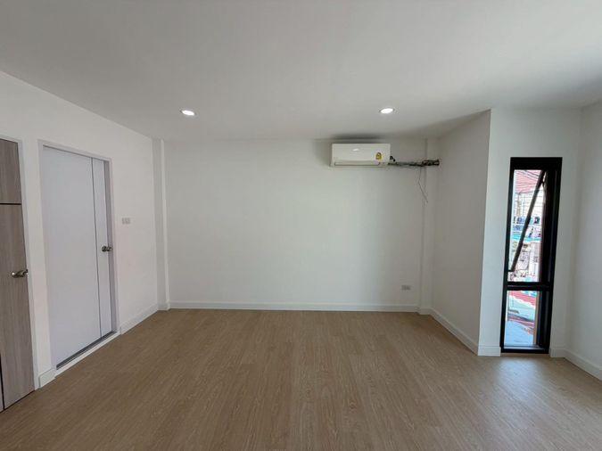 รูป 🏡✨ ขายทาวน์โฮม 2 ชั้น ย่านวัชรพล | ทำเลดี หลังตลาดถนอมมิตร ใกล้ทางด่วน ✨🏡 - รูปที่ 6/18