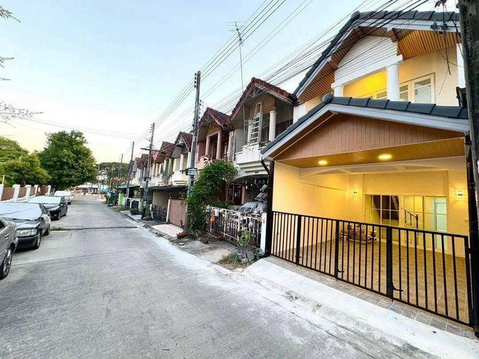 รูป ราคาดี! ทาวน์เฮ้าส์ ศรีราชาปาร์ค ใกล้นิคมอุตสาหกรรม - รูปที่ 13/14