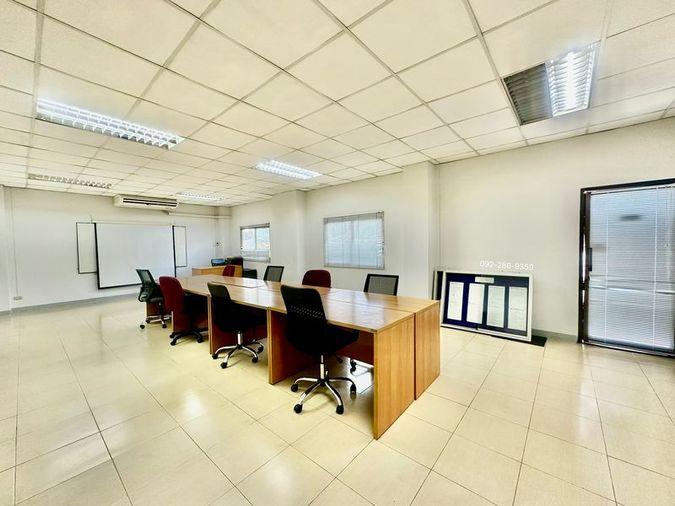 picture Land with office building for rent in a prime location, ideal for logistics businesses. - 16/20