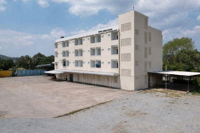 picture Land with office building for rent in a prime location, ideal for logistics businesses. - 7/20