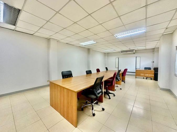 picture Land with office building for rent in a prime location, ideal for logistics businesses. - 15/20