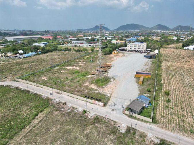 picture Land with office building for rent in a prime location, ideal for logistics businesses. - 1/20