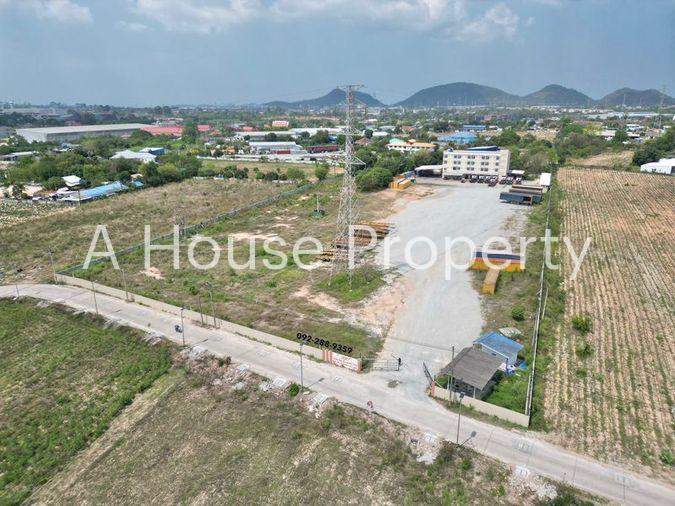 picture Land with office building for rent in a prime location, ideal for logistics businesses. - 1/20