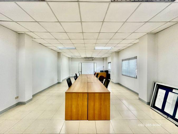 picture Land with office building for rent in a prime location, ideal for logistics businesses. - 14/20