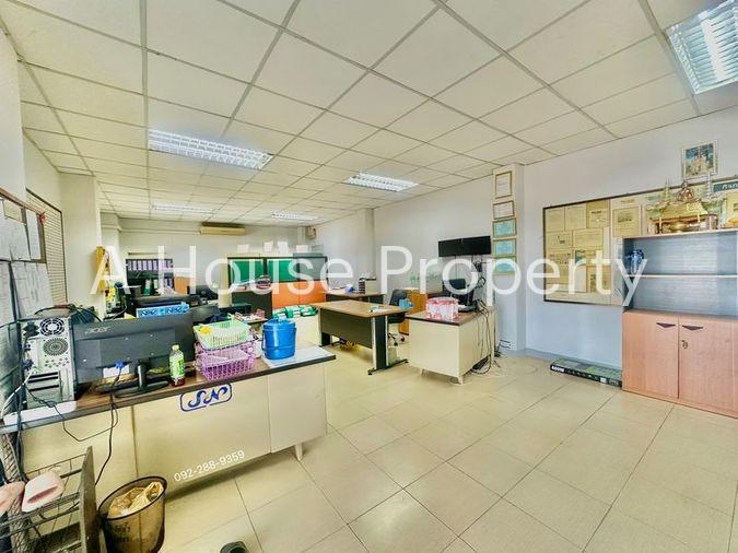 picture Land with office building for rent in a prime location, ideal for logistics businesses. - 10/20