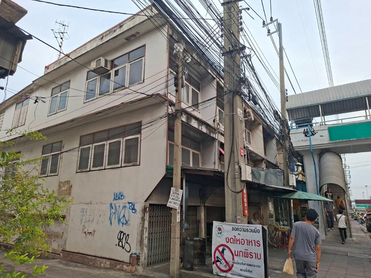 picture Commercial building for sale on Suk Sawat Road. - 6/21
