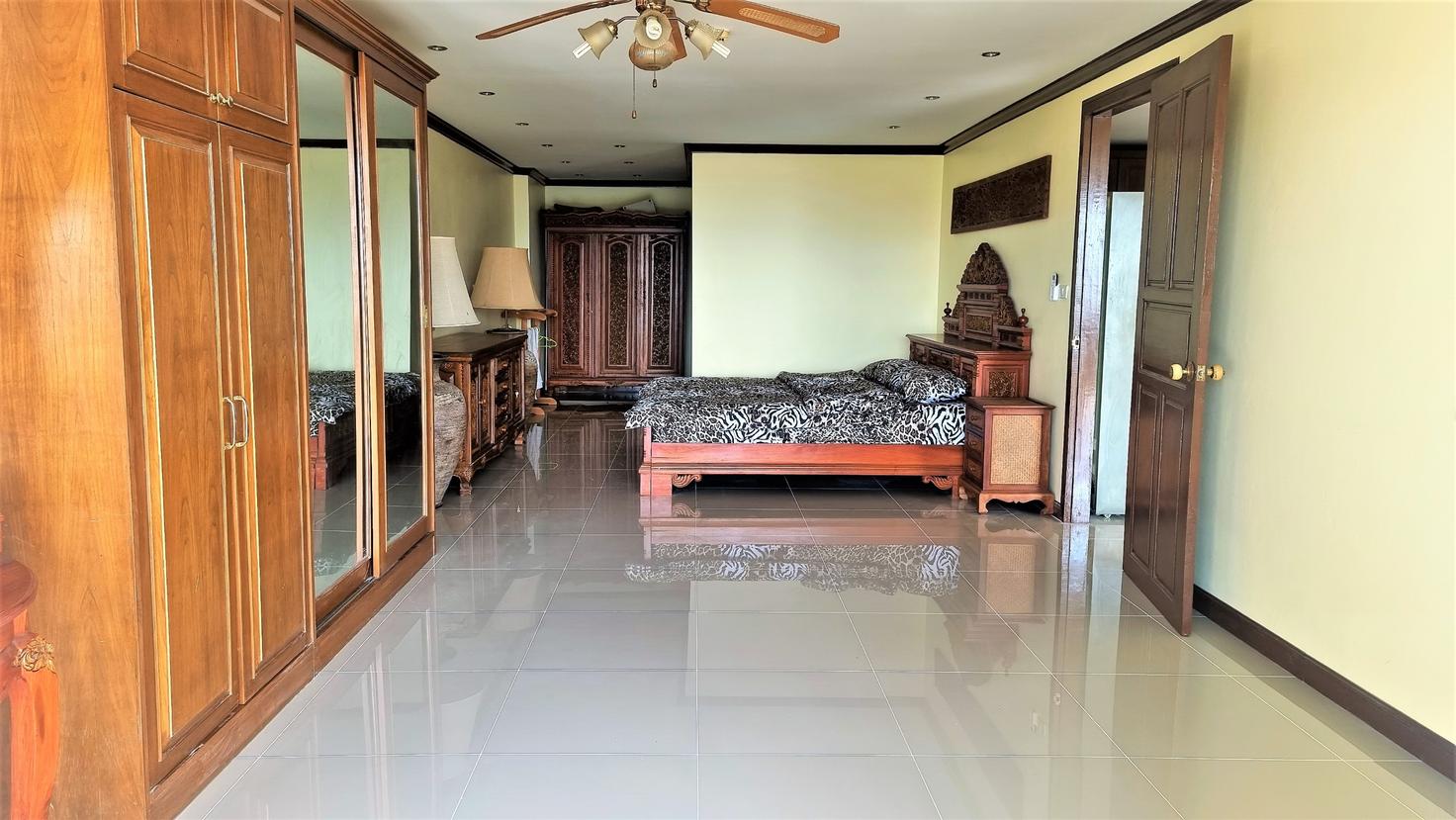 รูป 3 Bed Condo for Sale at Royal Hill Resort in Thappraya Pattaya - รูปที่ 14/20