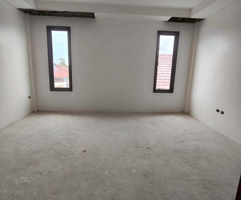 รูป ทาวน์เฮ้าส์ 2 ชั้น สายระยอง-บ้านแลง (ทล.3139) เข้าซอยรุ่งเรืองทรัพย์ ต. เชิงเนิน อ.เมืองระยอง จ.ระยอง(ราคา 1,300,000 บาท) - รูปที่ 9/10