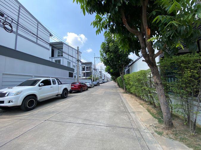 รูป ขายทาวน์โฮม 2 ชั้น Sammakorn Avenue รามอินทรา–วงแหวน บ้านสวย พร้อมอยู่ ทำเลติดถนนใหญ่ เดินทางสะดวก - รูปที่ 27/29