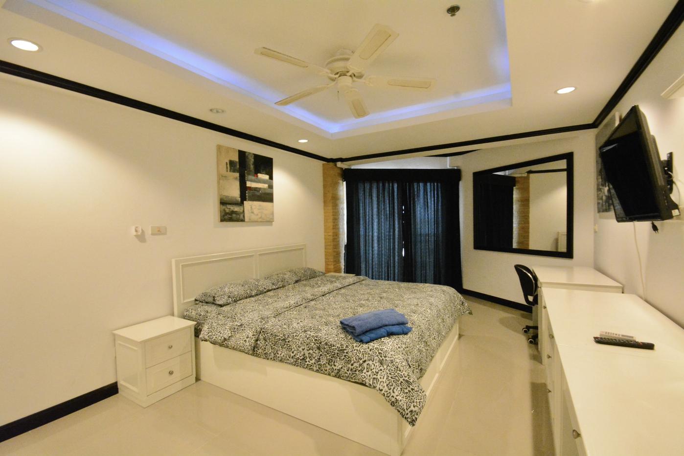 picture 2 Bed Condo for Rent at Jomtien Beach Condominium in Pattaya - 9/17