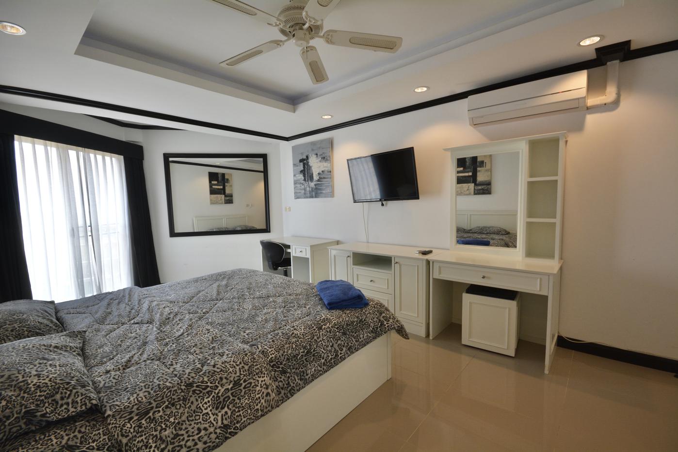 picture 2 Bed Condo for Rent at Jomtien Beach Condominium in Pattaya - 10/17