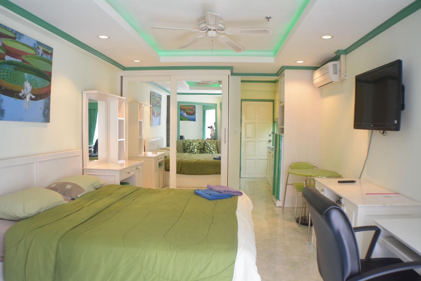 รูป Studio Condo for Rent at Jomtien Beach Condominium in Pattaya - รูปที่ 3/13