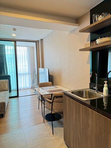 รูป Best Price 🔥ให้เช่า LLOYD Soonvijai-Thonglor ห้องสวยมาก ราคาดีที่สุด ตกแต่งเฟอร์ครบ พร้อมเข้าอยู่ ‼️   | Code DS2399 Line : @Dstay - รูปที่ 3/8