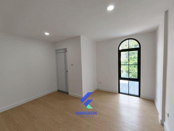 picture 🏠🔥 2-Storey Townhome in Minburi–Ramintra Area, Prime Location, Easy Access, Ready to Move In 🔥🏠 - 6/30