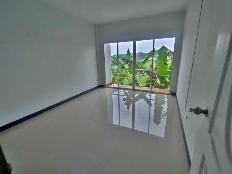 รูป ทาวน์เฮ้าส์ 2 ชั้น บ้านป่ากล้วย หมู่ 6 ถนนพหลโยธิน (ทล.1) ต. สันทราย อ.เมืองเชียงราย จ.เชียงราย (ราคา 1,200,000 บาท) - รูปที่ 5/10