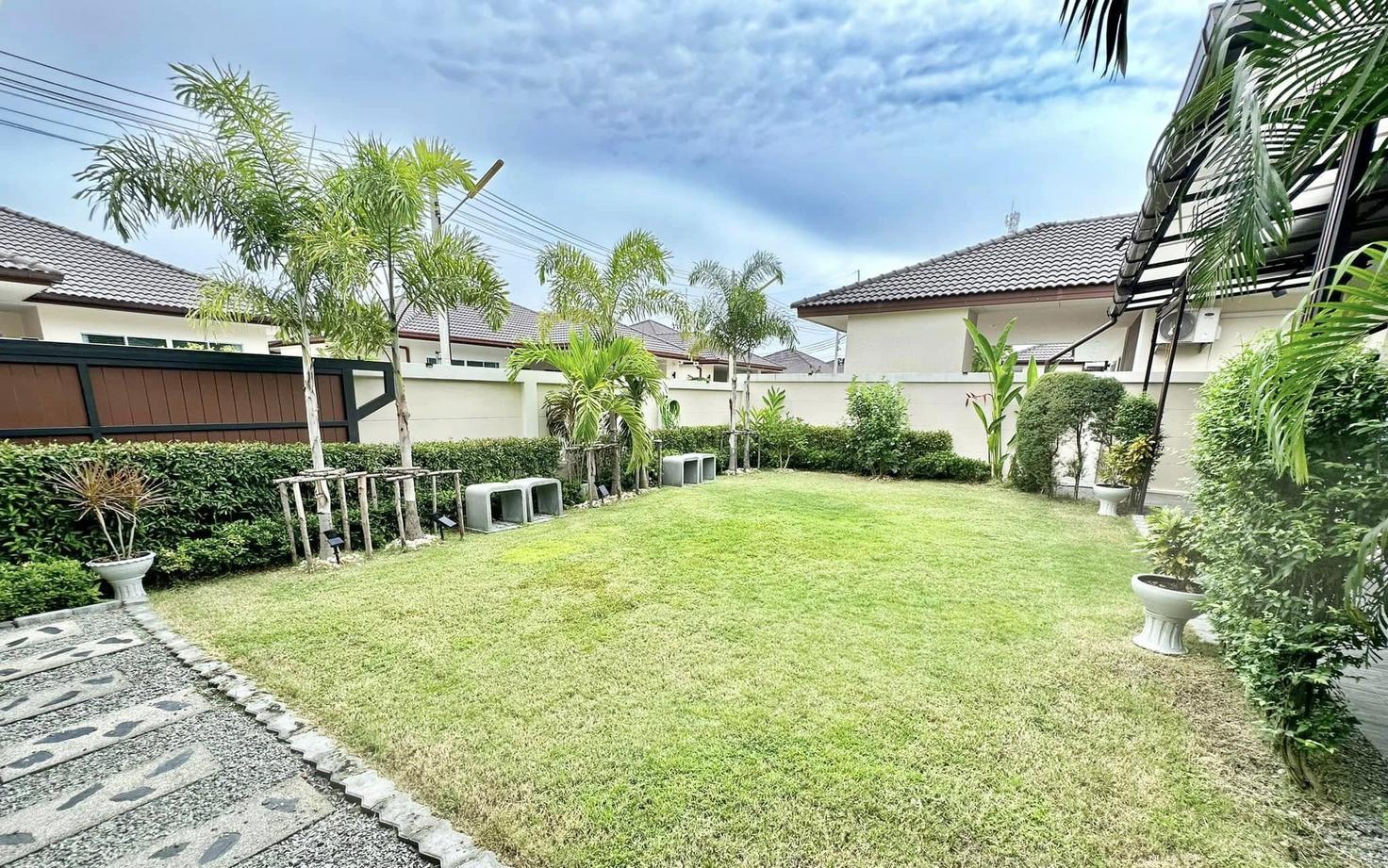 รูป Pool Villa in Huay Yai 6 Beds for Rent - รูปที่ 2/17