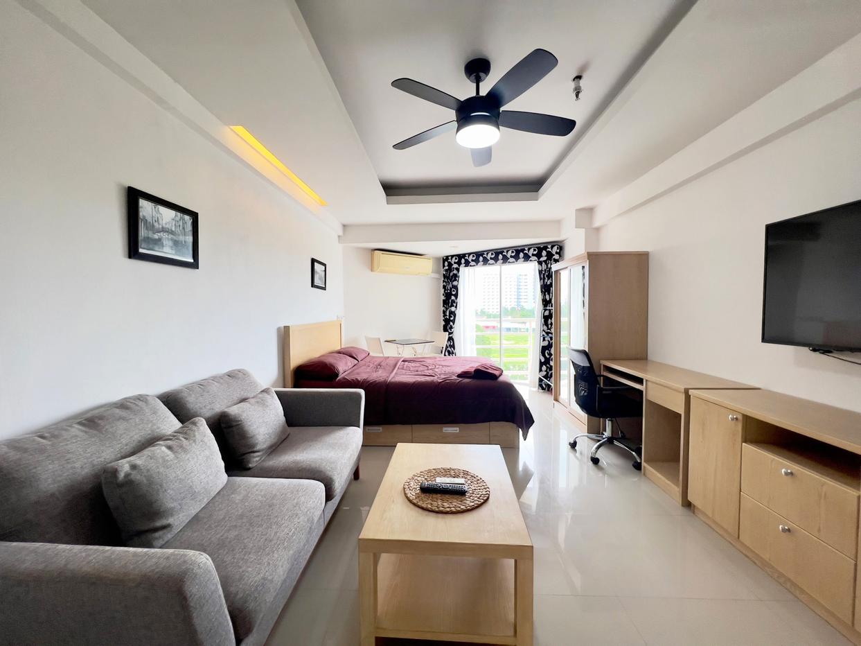รูป Studio Condo for Sale at Jomtien Beach Condominium in Pattaya - รูปที่ 1/14