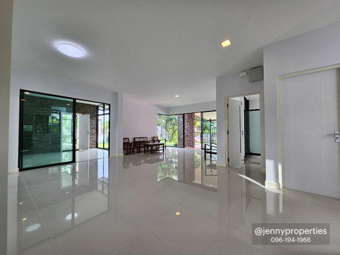 รูป 🏠 บ้านเดี่ยวหลังใหญ่ 6 ห้องนอน – ตอบโจทย์ทั้งอยู่อาศัยและ work from home - รูปที่ 9/42