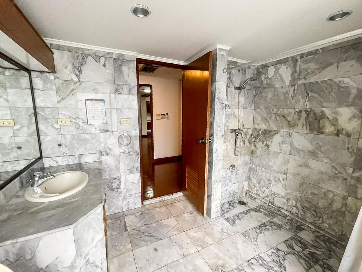 picture Golf View Condo Home Spacious for Sale with Golf Course View - 8/9