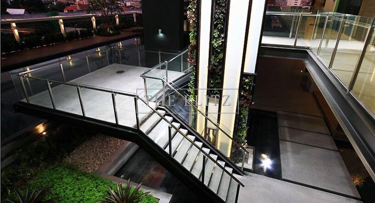 รูป ✨ สัมผัสมาตรฐานของการอยู่อาศัยที่เหนือกว่า The Room Sathorn–Taksin ใช้ชีวิตผ่านพื้นที่ที่ออกแบบอย่างมีรสนิยม เพื่อรองรับทุกจังหวะของชีวิต - รูปที่ 15/18