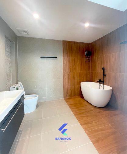 picture 🏠💫 Townhome for Rent 3 Storey Fully Renovated with Spacious Kitchen Prime Location Ekkamai Expressway 💫🏠 - 18/20