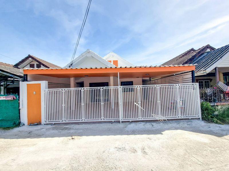 รูป ขายด่วน! บ้านเดี่ยวรีโนเวทใหม่ ใกล้เครือสหพัฒน์-นิคมแหลมฉบัง - รูปที่ 1/11