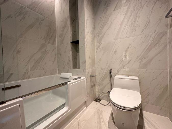 picture 🔥Hot Deal🔥 Exclusive Unit from Developer 𝐓𝐡𝐞 𝐑𝐨𝐨𝐦 Sukhumvit 38 1 bedroom in the middle of Sukhumvit, only 7.5 million baht* - 3/14