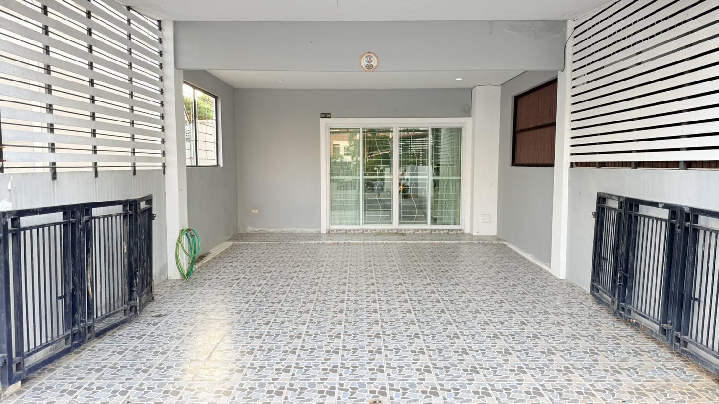 รูป 3 Bedroom Townhouse for Sale East Pattaya - รูปที่ 2/13