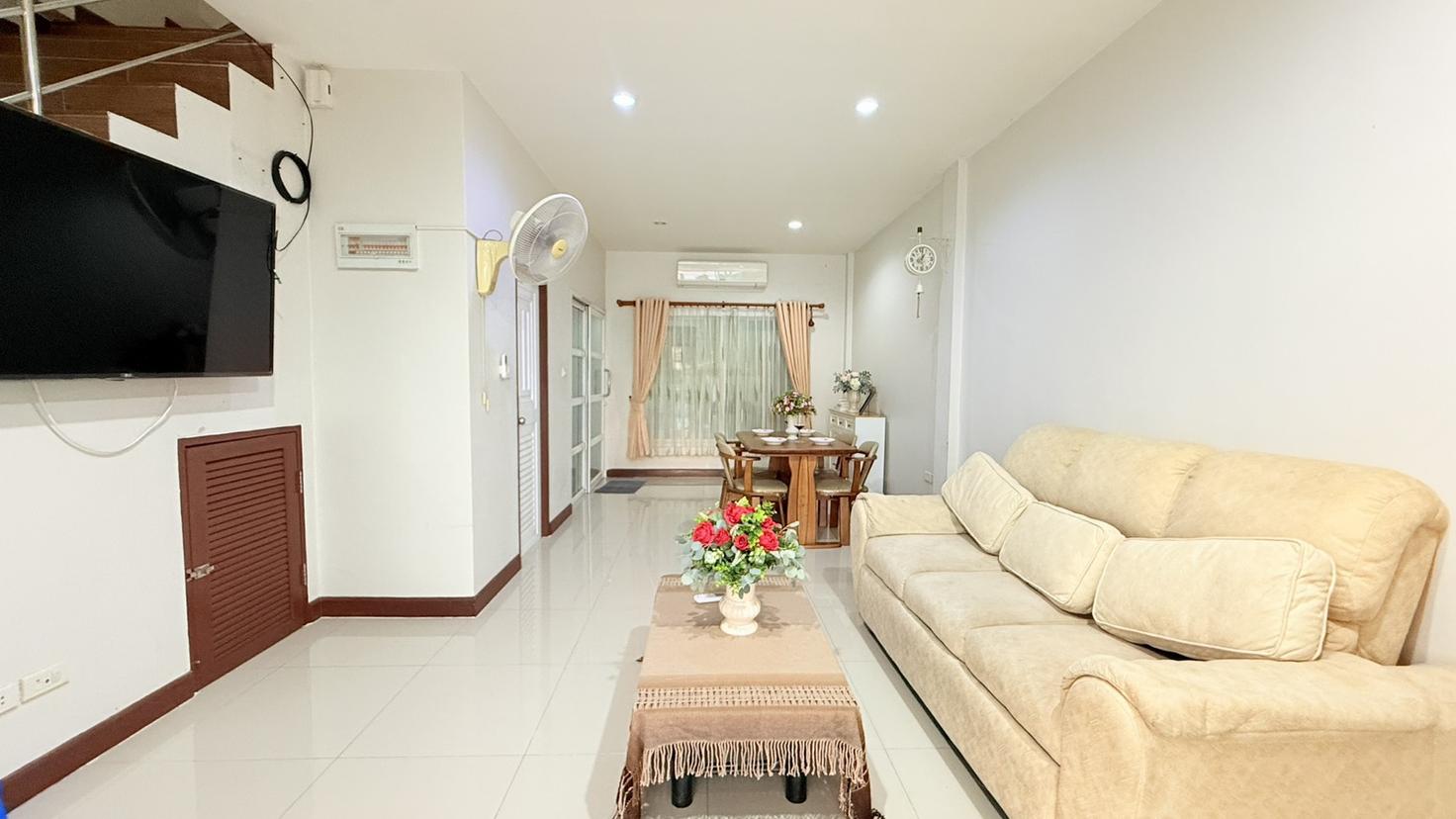 รูป 3 Bedroom Townhouse for Sale East Pattaya - รูปที่ 3/13