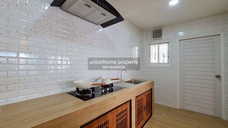 รูป ขายทาวน์เฮาส์ หลังมุม หมู่บ้านบุศรินทร์ รามอินทรา109 บ้านรีโนเวทใหม่ พร้อมเข้าอยู่ (N.2071) - รูปที่ 5/10