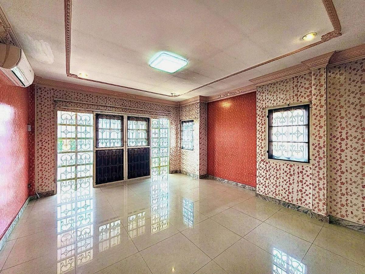 รูป ปล่อยเช่า‼️บ้านเดี่ยว มบ.ช.รุ่งเรือง 6 ขนาด 54 วา 4 ห้องนอน 3 ห้องน้ำ จอดรถได้ 2 คัน บางบัวทอง นนทบุรี - รูปที่ 7/20